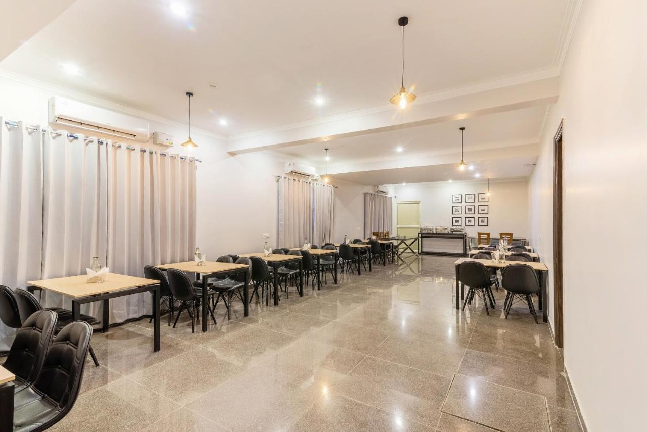 Oyo Flagship Santhi Grand Hotel Vijayawada Ngoại thất bức ảnh