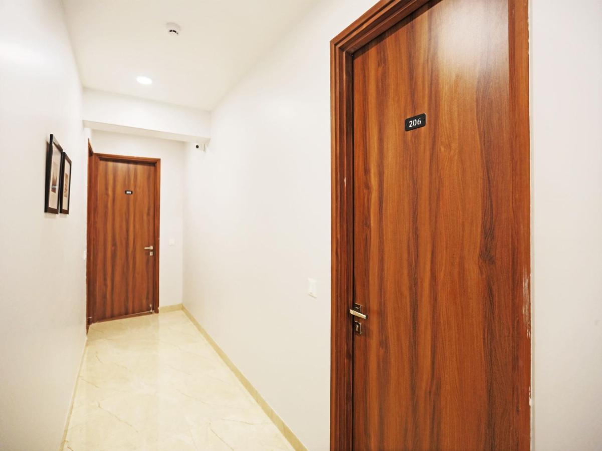 Oyo Flagship Santhi Grand Hotel Vijayawada Ngoại thất bức ảnh