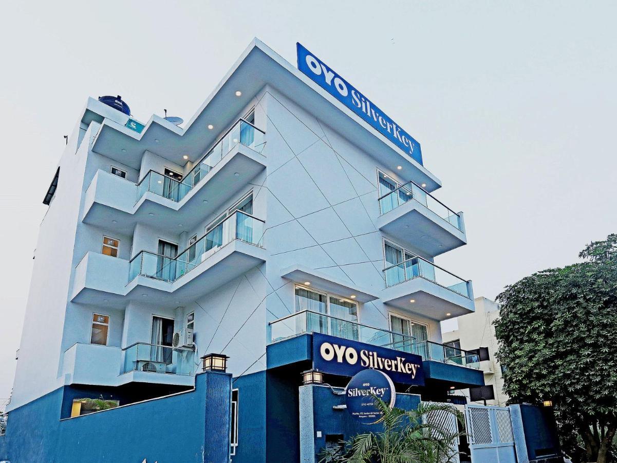 Oyo Flagship Santhi Grand Hotel Vijayawada Ngoại thất bức ảnh